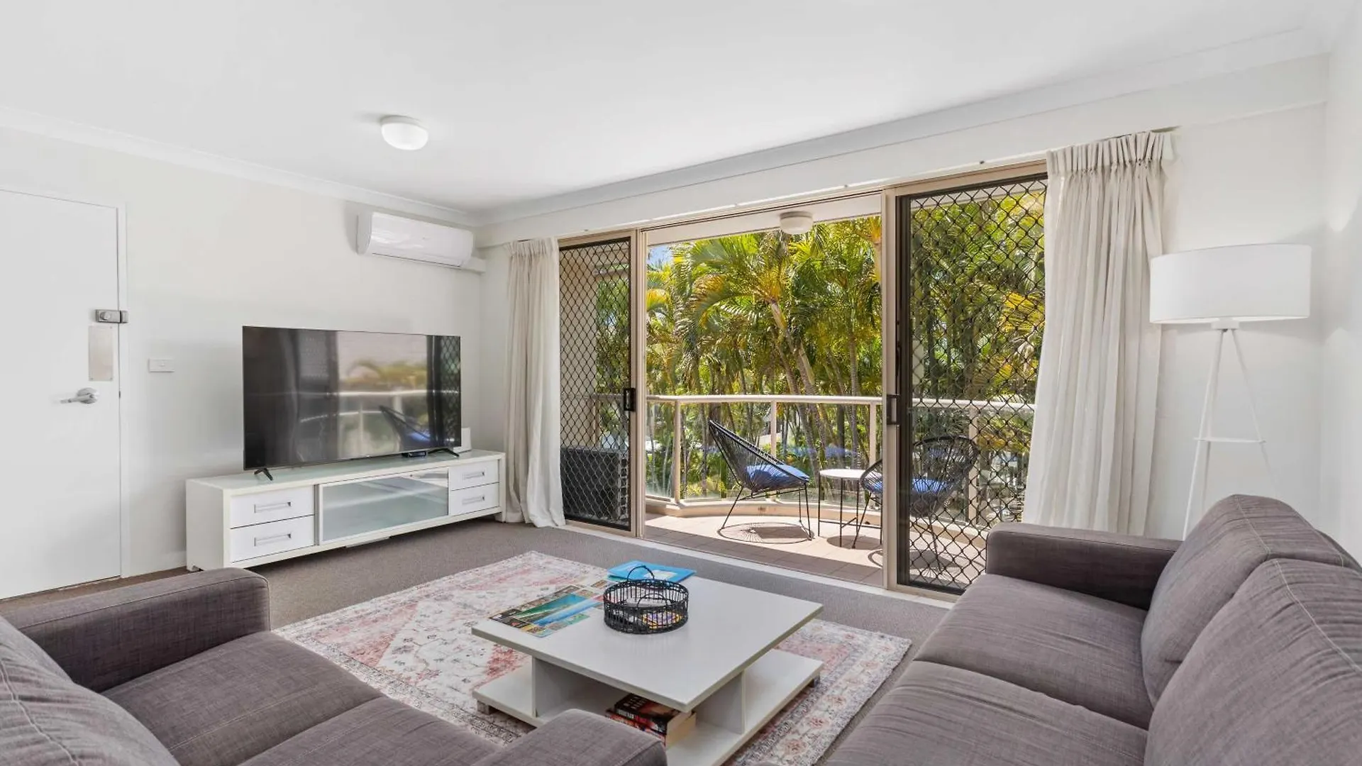 Santa Monica Apartments - Hosted By Burleigh Letting Gold Coast Australia